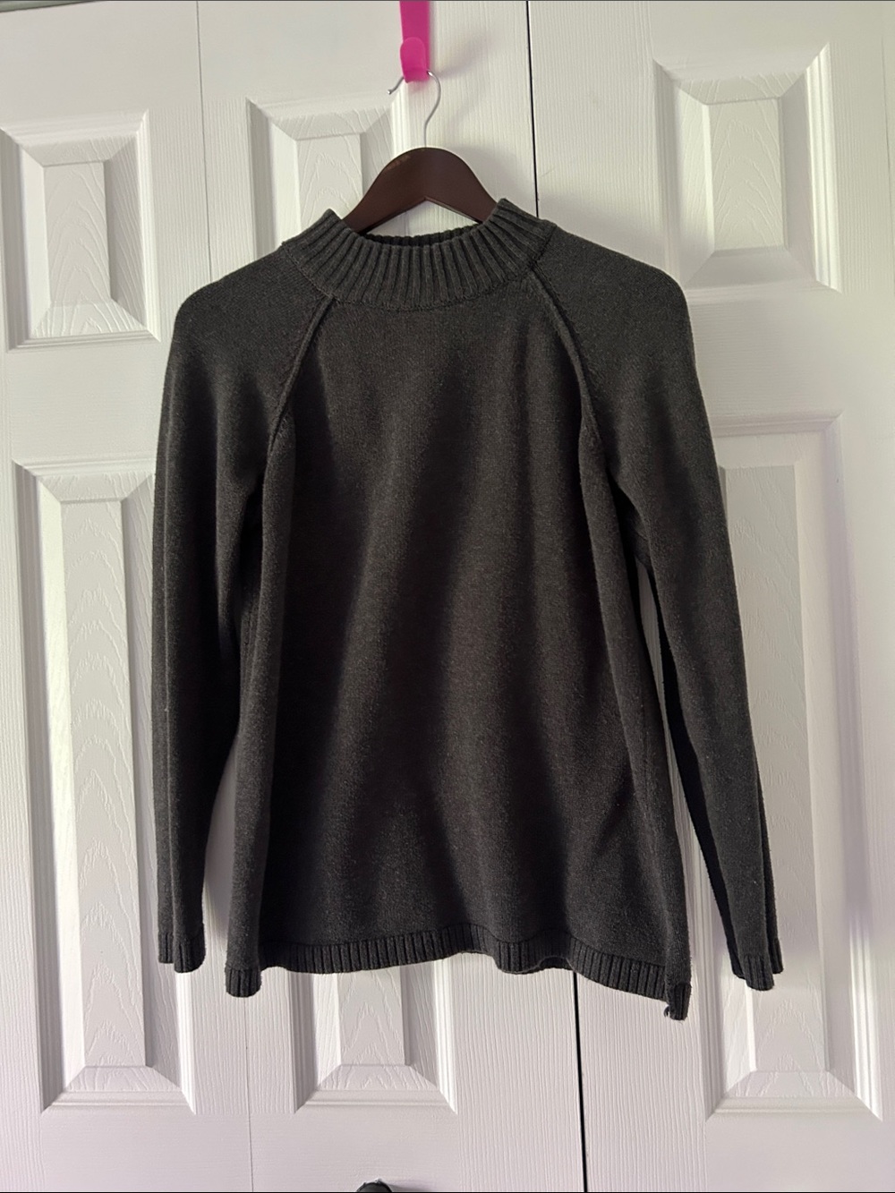 JEANNE PIERRE Dark Gray Ribbed Neck Knit Sweater